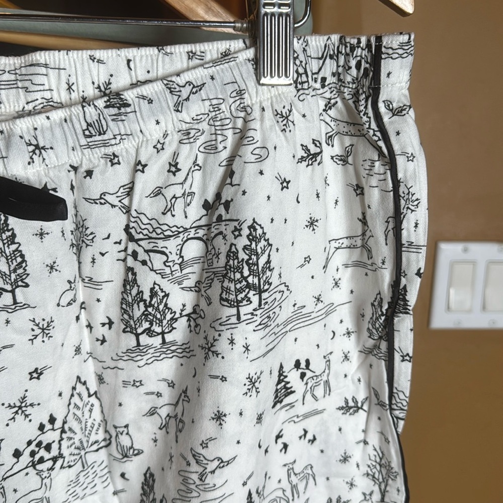 NIP Victoria’s Secret White Winter Reindeer  Jogger Pajama Pants Size XL - Picture 4 of 9